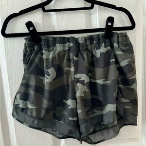 Athleta Mesh Racer Mid Rise 4 Short- Size L